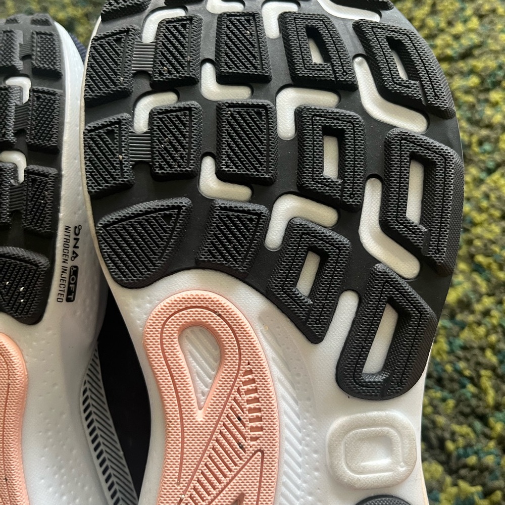 Brooks Women’s Black and White Running Shoe with Subtle Peach Accent - Picture 7 of 9